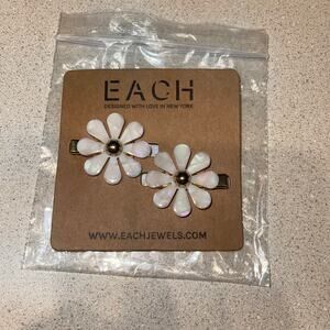 Each Perfectly Pearl Flower Barrettes